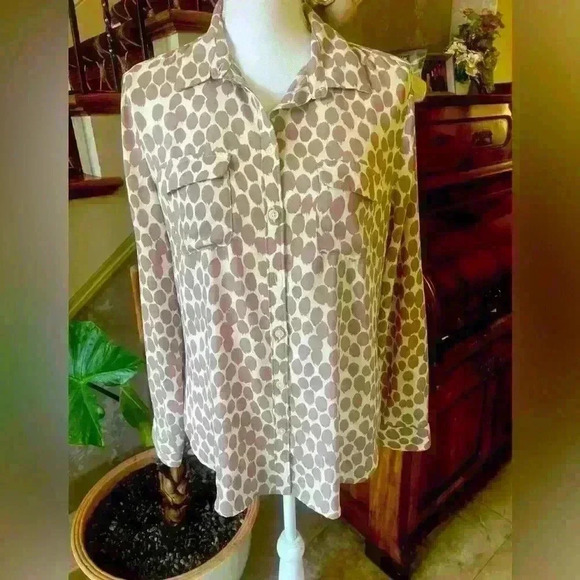 Ann Taylor Loft Ladies blouse Medium. Excellent condition. Lavender and white. - Picture 5 of 8